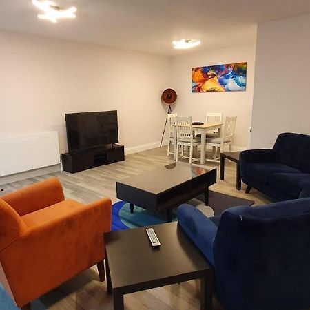 Garland Modern Spacious Apartment, Brentwood 1 외부 사진