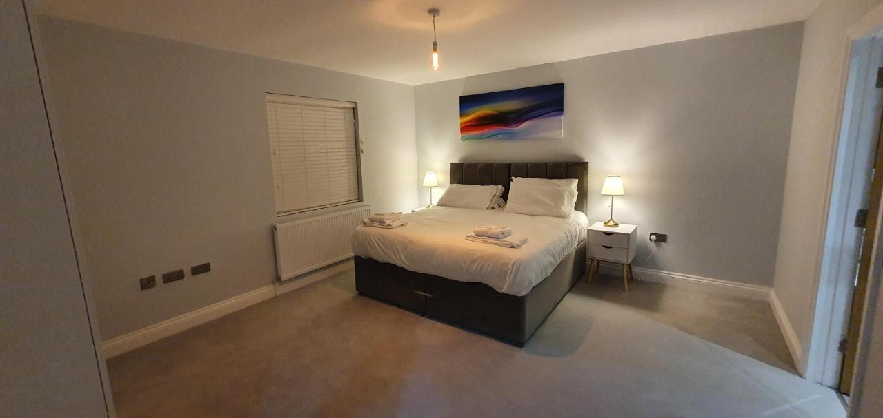 Garland Modern Spacious Apartment, Brentwood 1 외부 사진