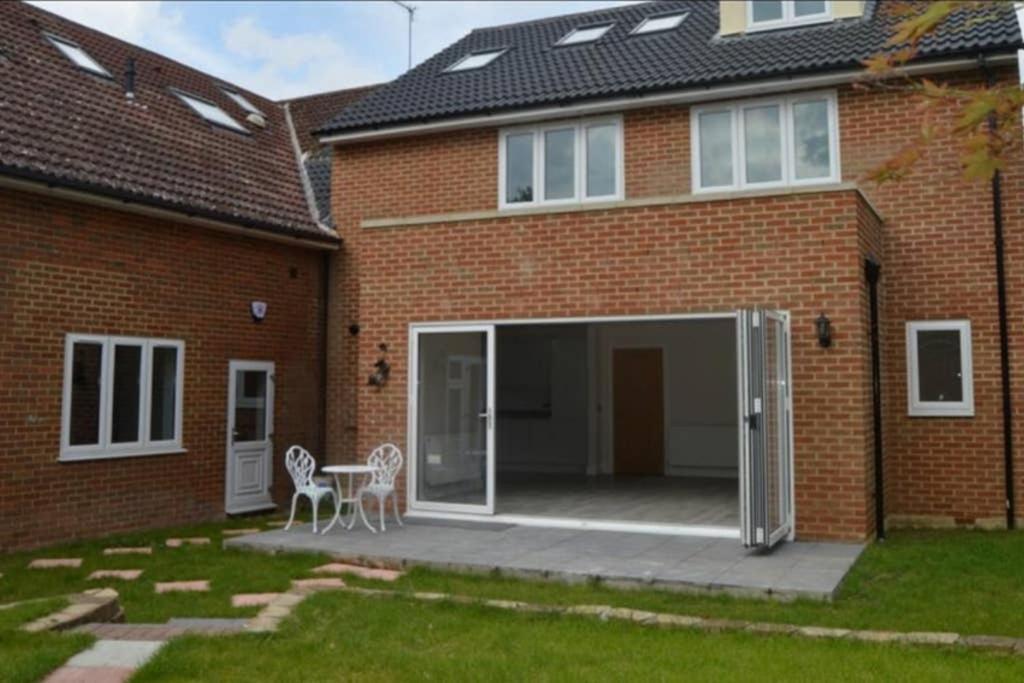 Garland Modern Spacious Apartment, Brentwood 1 외부 사진