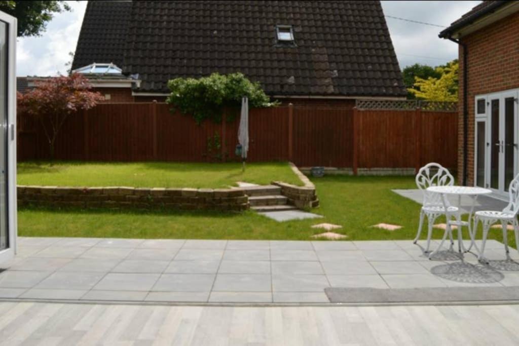 Garland Modern Spacious Apartment, Brentwood 1 외부 사진