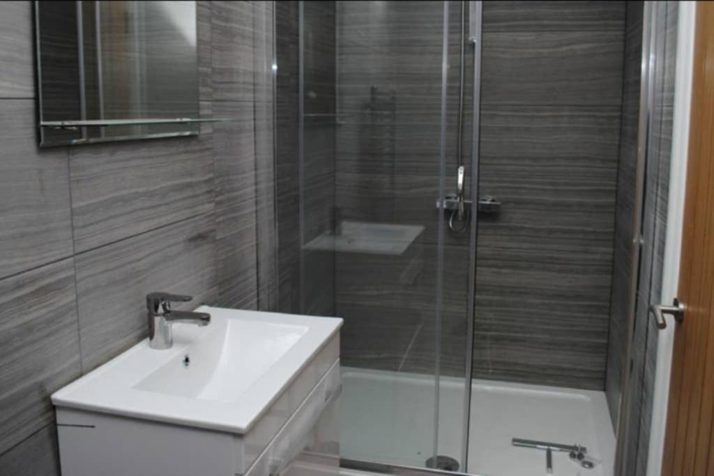 Garland Modern Spacious Apartment, Brentwood 1 외부 사진
