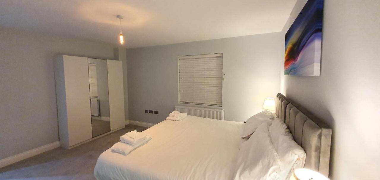 Garland Modern Spacious Apartment, Brentwood 1 외부 사진