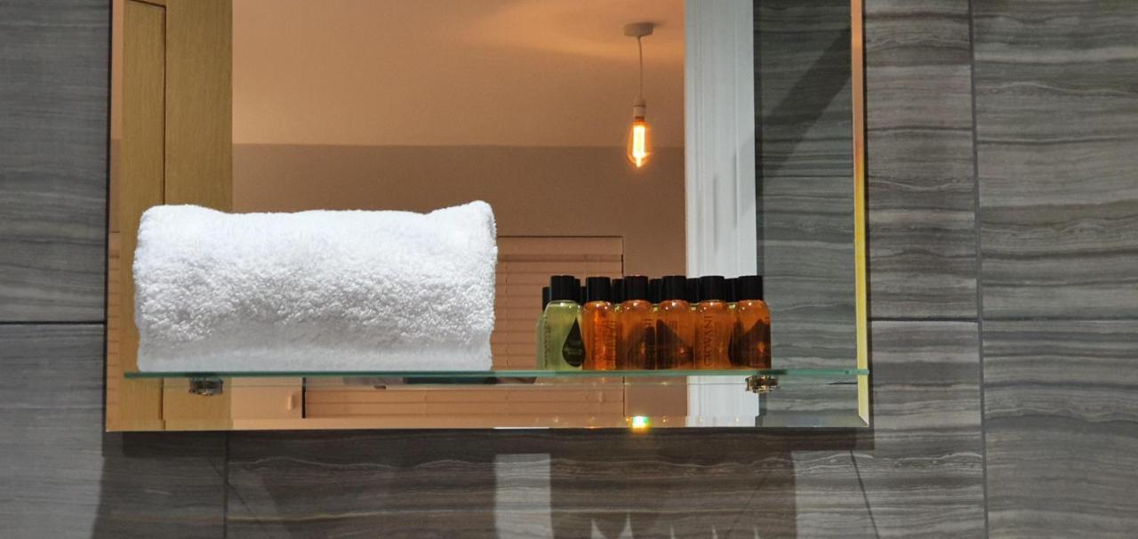 Garland Modern Spacious Apartment, Brentwood 1 외부 사진