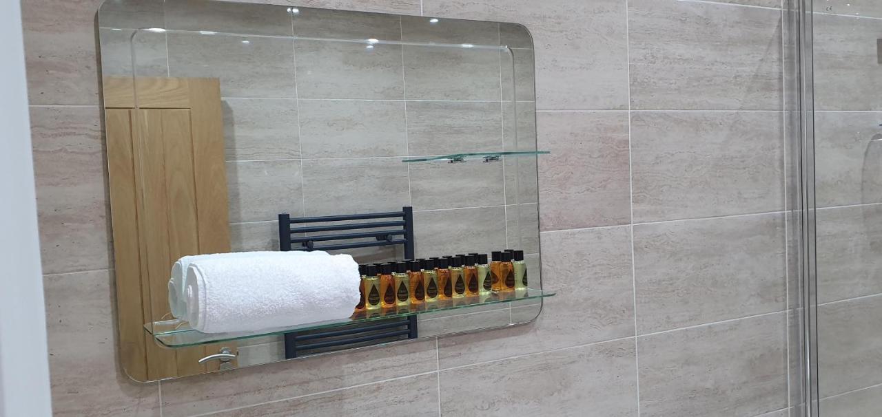 Garland Modern Spacious Apartment, Brentwood 1 외부 사진