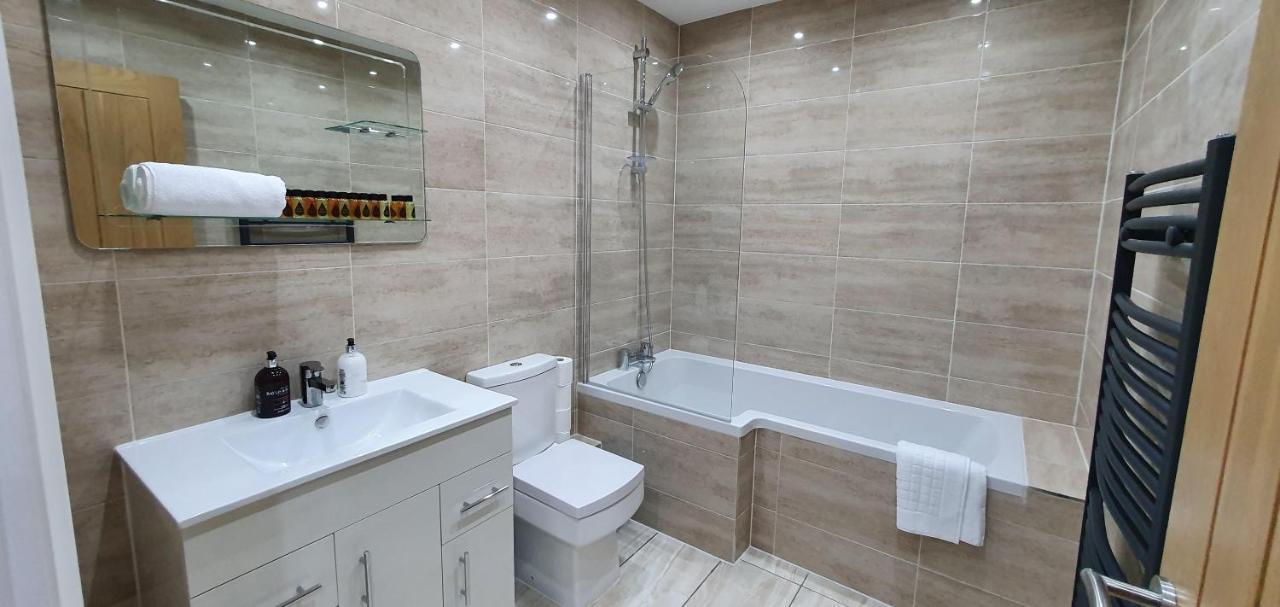 Garland Modern Spacious Apartment, Brentwood 1 외부 사진