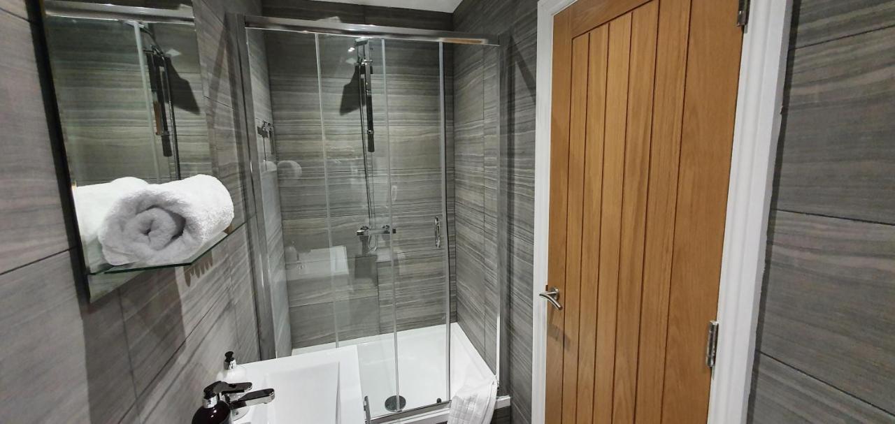 Garland Modern Spacious Apartment, Brentwood 1 외부 사진