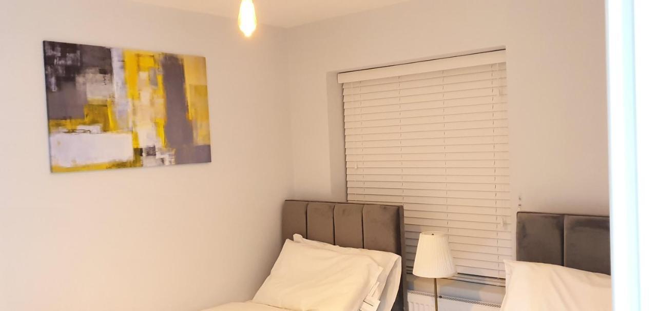 Garland Modern Spacious Apartment, Brentwood 1 외부 사진