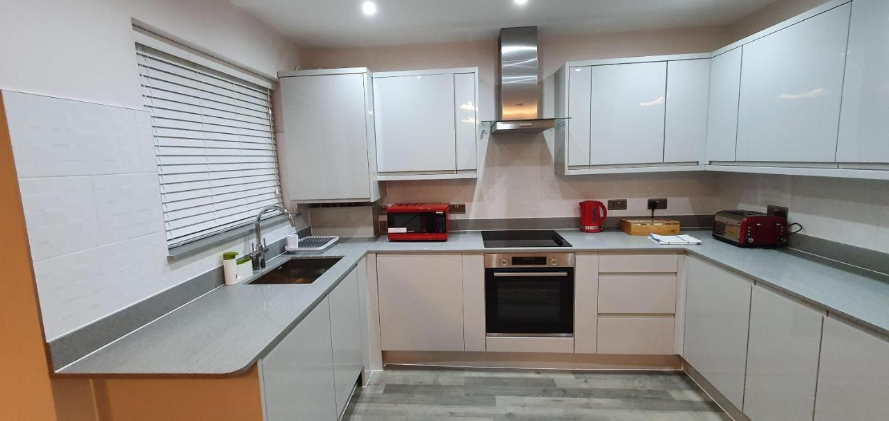 Garland Modern Spacious Apartment, Brentwood 1 외부 사진