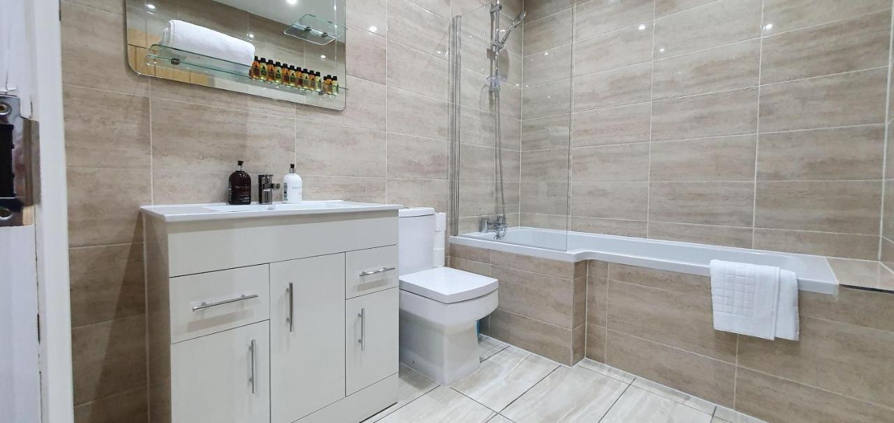 Garland Modern Spacious Apartment, Brentwood 1 외부 사진