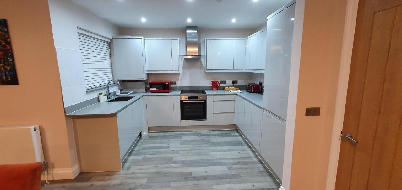 Garland Modern Spacious Apartment, Brentwood 1 외부 사진