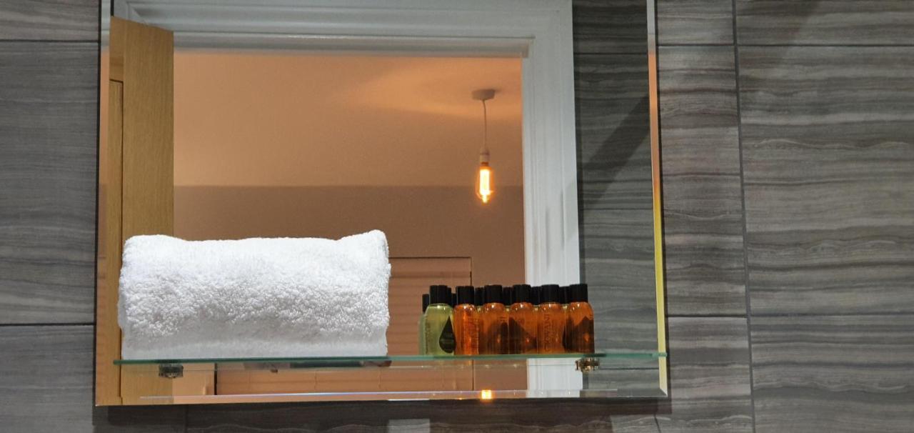 Garland Modern Spacious Apartment, Brentwood 1 외부 사진