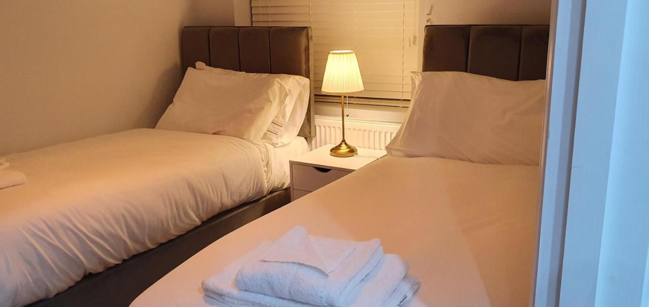 Garland Modern Spacious Apartment, Brentwood 1 외부 사진