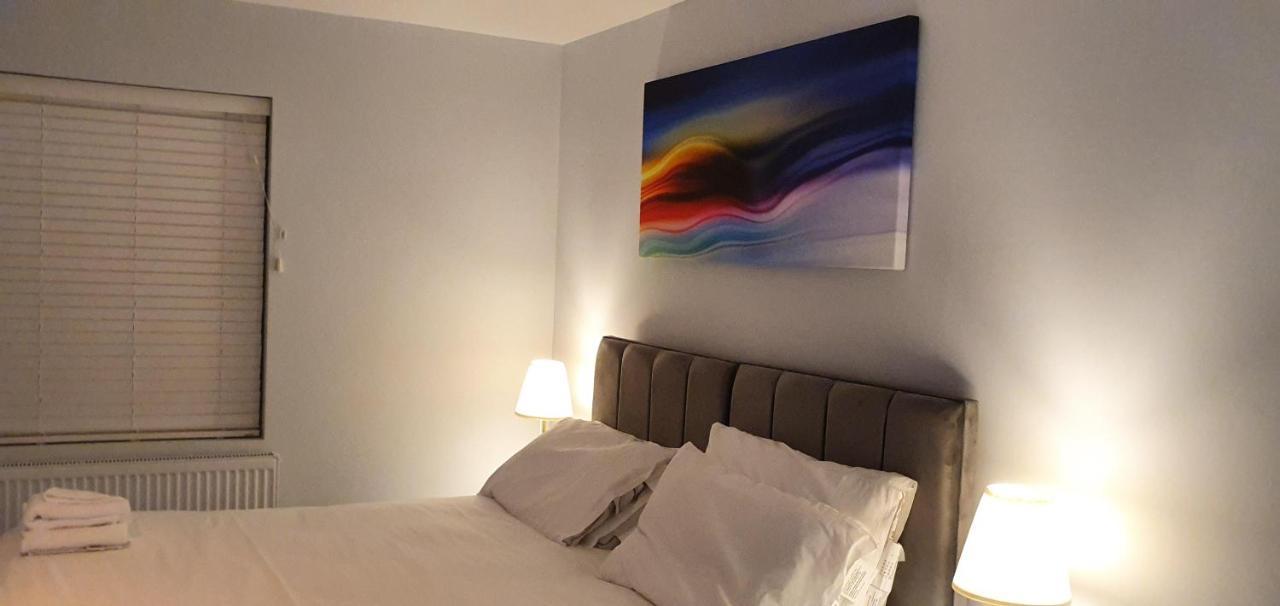 Garland Modern Spacious Apartment, Brentwood 1 외부 사진