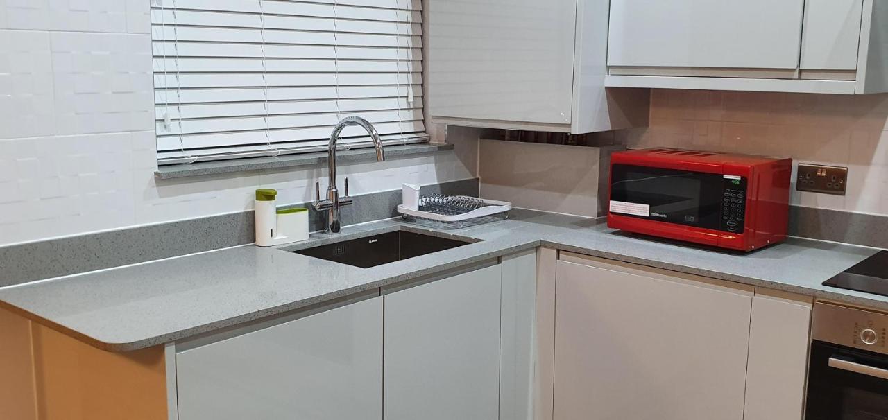 Garland Modern Spacious Apartment, Brentwood 1 외부 사진